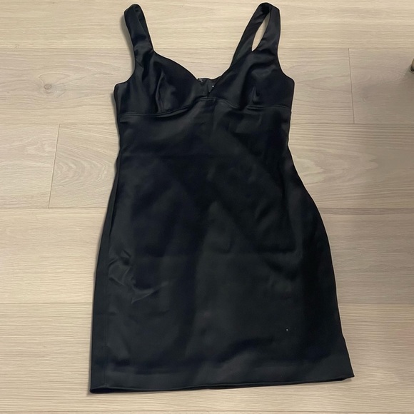 Ten By Babaton satin v neck mini dress black, size 0 - Picture 8 of 14